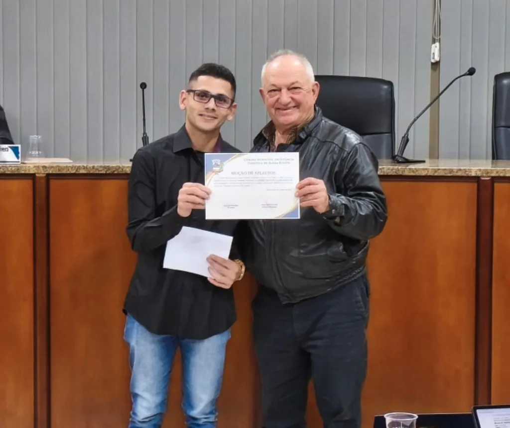 Alex Maktub é homenageado pela Câmara de Barra Bonita