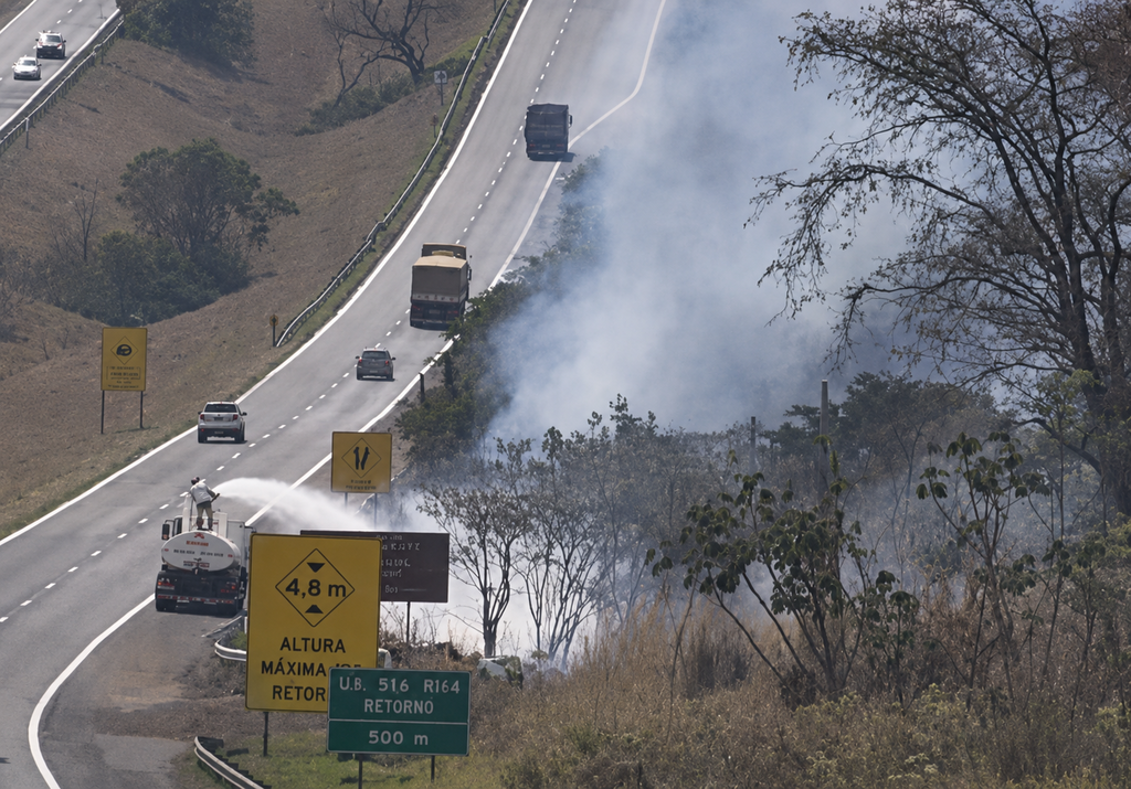 Queimadas em rodovias da região aumentam 300% em abril