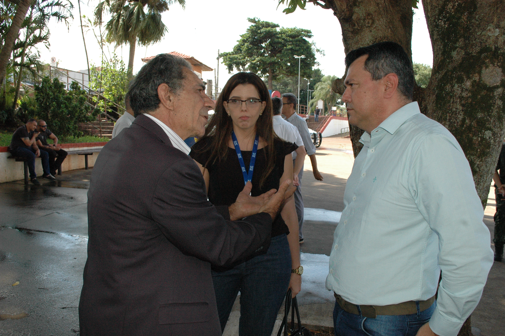 Barra recebe autoridades para discutir proliferação de aguapés