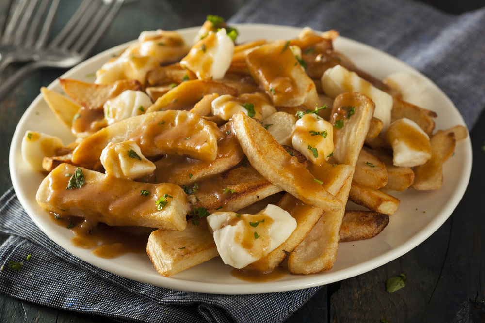 Poutine: receita de batata frita com molho de carne e queijo