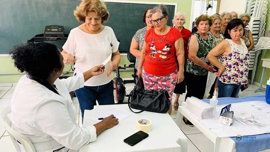 Barra Bonita intensifica vacinação contra gripe com ação no Clube da Terceira Idade