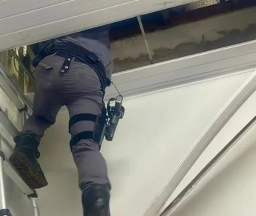 Homem é preso escondido em forro no centro de Jaú