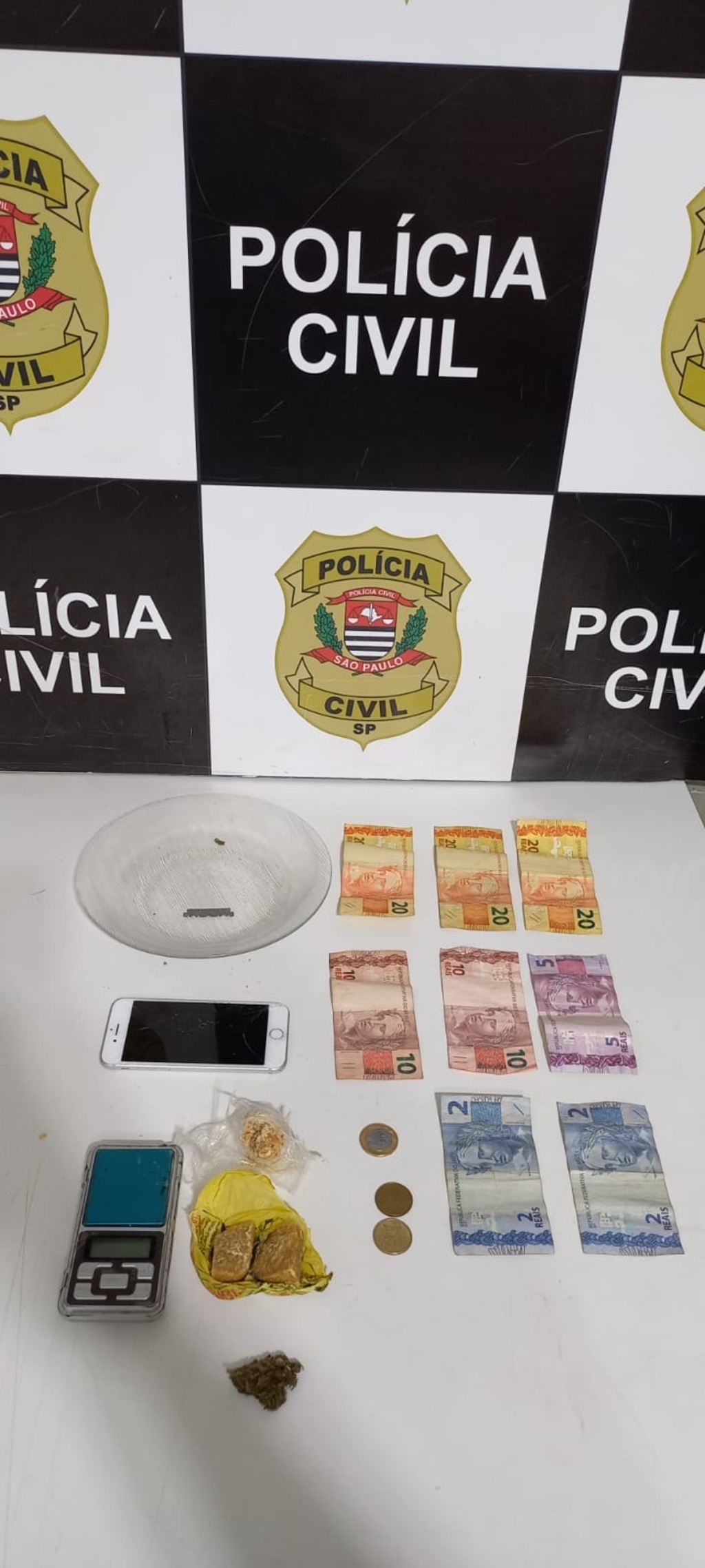 Polícia Civil prende jovem de 21 anos por tráfico de drogas em Barra Bonita