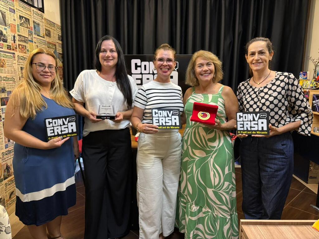 Prêmios da Educação no centro da mesa do Conversa